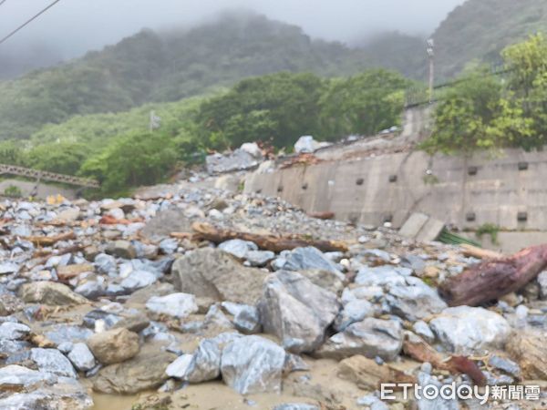 ▲▼台鐵崇德到和仁間再度發生土石流，搶通時間將延5天至8月3日。（圖／台鐵公司提供）