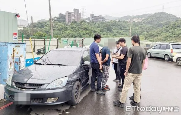 ▲八德警方昨天傍晚持拘票在龜山區查獲張姓慣竊到案，在其車上起出大批贓物。（圖／記者沈繼昌翻攝）