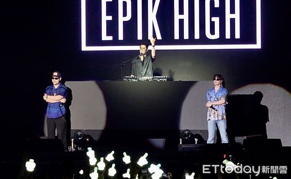 ▲▼Epik High台大開唱，台下全是「中指」狂搖。（圖／記者莊喬迪攝）