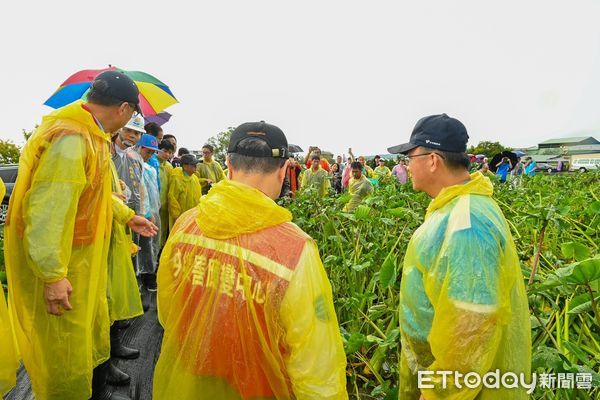 ▲▼卓榮泰視察台9線164.2k邊坡災點搶修情形。（圖／行政院東部聯合服務中心提供，下同）