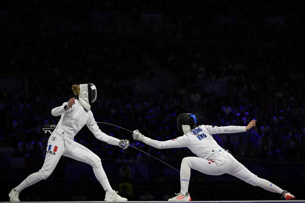 ▲▼香港擊劍選手30歲的江旻憓在巴黎奧運奪金。（圖／達志／美聯社）