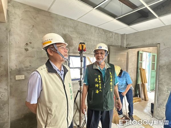 ▲台南市勞工局做工行善團行「繕」無論颳風下雨，28日志工夥伴們兵分三路，分別前往官田區二手家具倉庫整修家具、及至學甲區、柳營區進行修繕。（圖／記者林東良翻攝，下同）