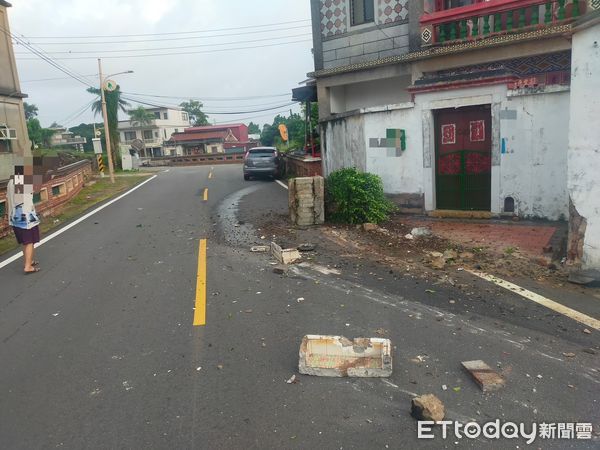 ▲▼金門自小客車自撞事故             。（圖／記者林名揚翻攝）