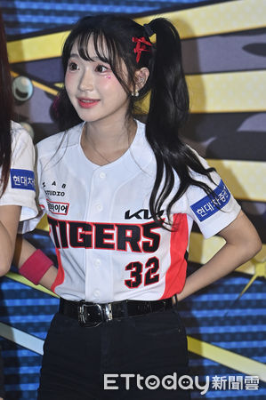 ▲▼富邦悍將流行音樂節大巨蛋開跑，韓國起亞虎啦啦隊「KIA TIGERS CHEERLEADER」李珠珢賽前出席球迷拍照會。（圖／記者李毓康攝）