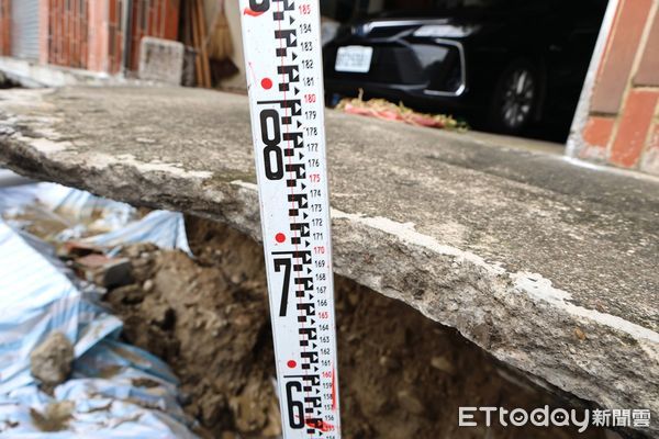 ▲竹山鎮鴻囍別墅社區道路坍陷。（圖／南投縣政府提供）