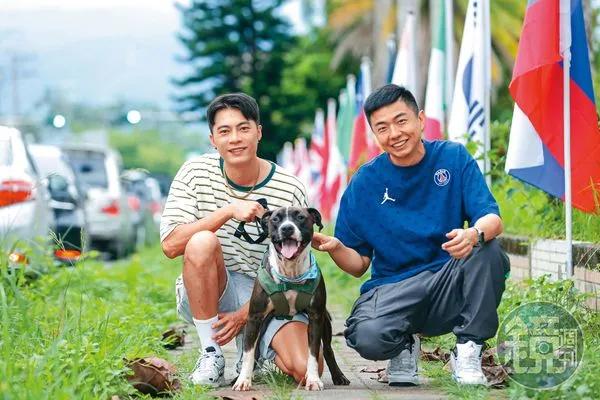 余思達（左）對於可帶愛犬「余偉文」跟熊爸（右）見面非常開心，對於熊爸給的建議會立即處理。