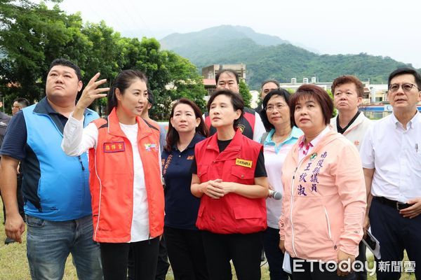 ▲行政院副院長鄭麗君赴南投縣水里、信義2鄉勘災。（圖／南投縣政府提供）