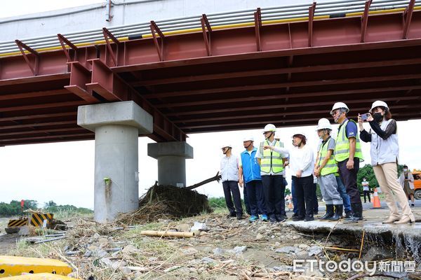 ▲▼   黃敏惠市長視察凱米颱風後軍輝橋、湖內抽水站、焚化廠清潔隊  。（圖／嘉義市政府提供）