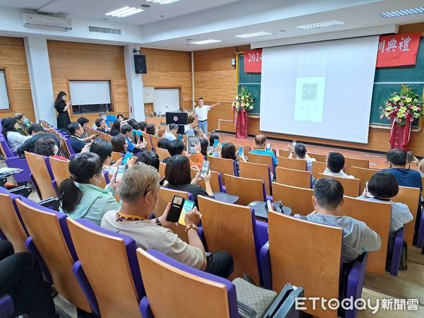 ▲台南市勞工局與國立成功大學合作辦理｢勞工領袖大學菁英班」，24日開訓典禮由成大推廣教育中心主任辛致煒、勞工局長王鑫基、職訓就服中心主任梁偉玲等人出席。（圖／記者林東良翻攝，下同）