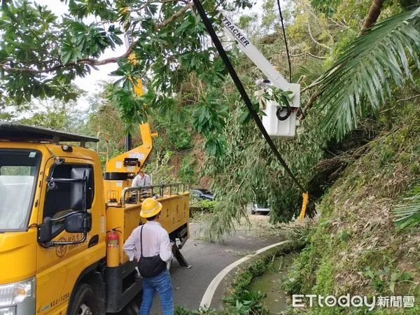 ▲▼嘉義逾4萬戶停電 7百餘戶待復電 台電持續動員人力積極搶修   。（圖／台電嘉義區處提供）