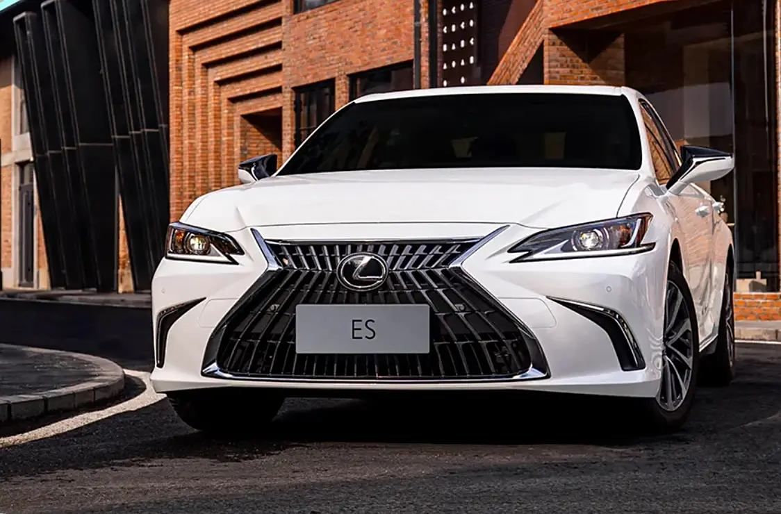 ▲大陸推出LEXUS ES入門款新車，幫現行款促銷增人氣。（圖／翻攝自LEXUS）