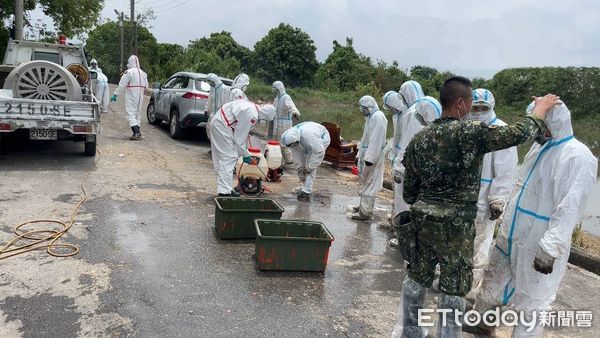 ▲凱米颱風侵襲台灣造成台南市畜牧業遭受重創，市長黃偉哲感謝國軍支援，戶非常關心災損情形，呼籲受災畜牧戶如遇到任何困難，可立刻與所在地區公所聯繫，將提供必要的支援和幫助。（圖／記者林東良翻攝，下同）