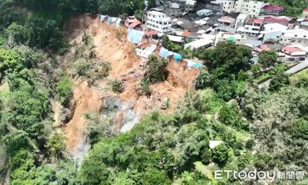 ▲▼凱米颱風造成雲林林內鄉坪頂村山坡地大面積崩塌。（圖／記者蔡佩旻翻攝）