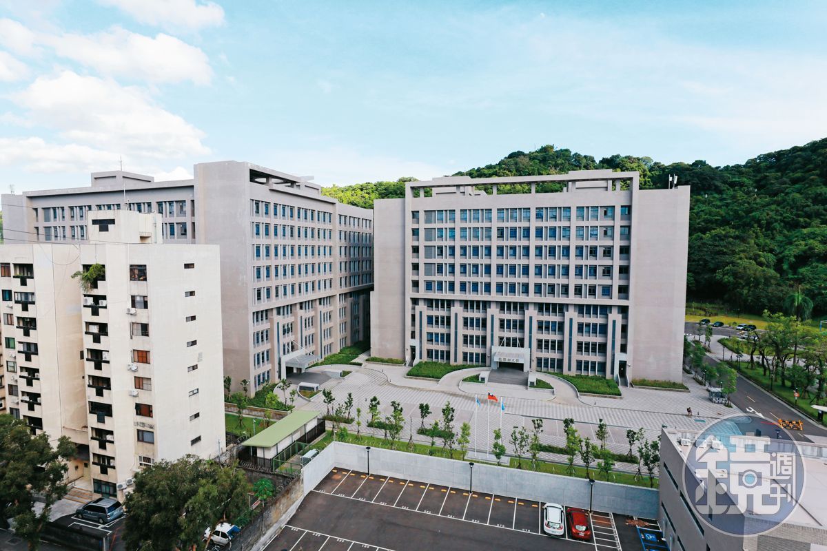 空軍作戰指揮部位在公館福興營區，堪稱空軍戰術及防空作戰最高指揮管制機構，負責管制空軍各部隊作戰。