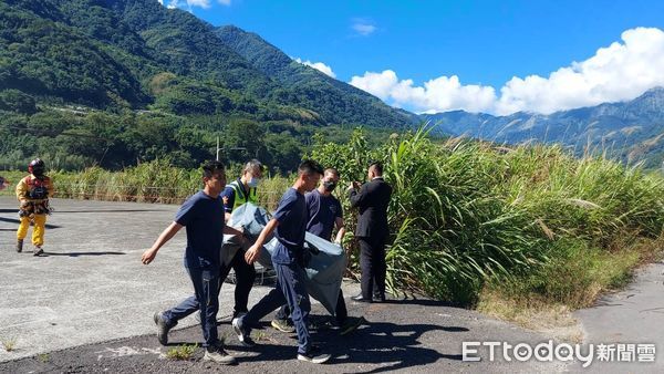 ▲凱米颱風前夕縱走南二段，3名登山客遺體吊掛下山了。（圖／記者高堂堯翻攝，下同）