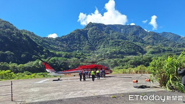 ▲凱米颱風前夕縱走南二段，3名登山客遺體吊掛下山了。（圖／記者高堂堯翻攝，下同）