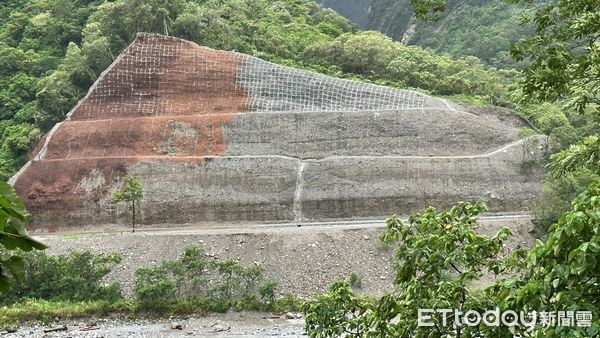 ▲台8線132.2k慈恩路段災修工區。（圖／公路局提供，下同）