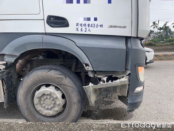 ▲▼             屏東縣里港鄉高樹大橋發生死亡車禍。（圖／記者陳崑福翻攝）