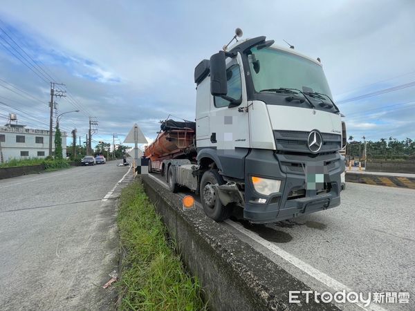 ▲▼             屏東縣里港鄉高樹大橋發生死亡車禍。（圖／記者陳崑福翻攝）