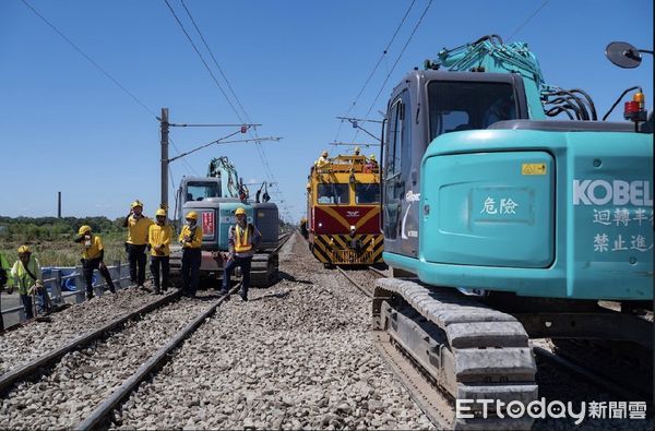 ▲▼台鐵提早搶通八掌溪橋，嘉義=新營明起雙線通車。（圖／台鐵公司提供）