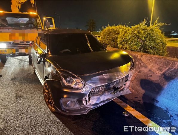 ▲五熊在國道出車禍，警方已鎖定嫌疑車輛。（圖／記者林東良翻攝，下同）