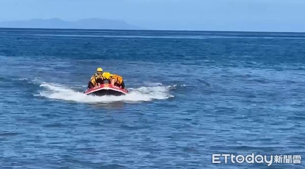 ▲台東女童海邊戲水遭浪捲走，獲救已無生命跡象送醫。（圖／記者楊漢聲翻攝，下同）