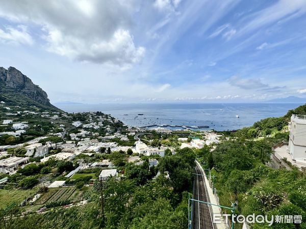 ▲卡布里島(Capri)位於蘇連多外海，美妙風光連羅馬皇帝提比略都曾長期在此隱居,南義卡布里島。（圖／記者彭懷玉攝）