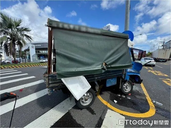 ▲自小貨車駕駛酒駕自撞中央分割島             。（圖／記者陳崑福翻攝）