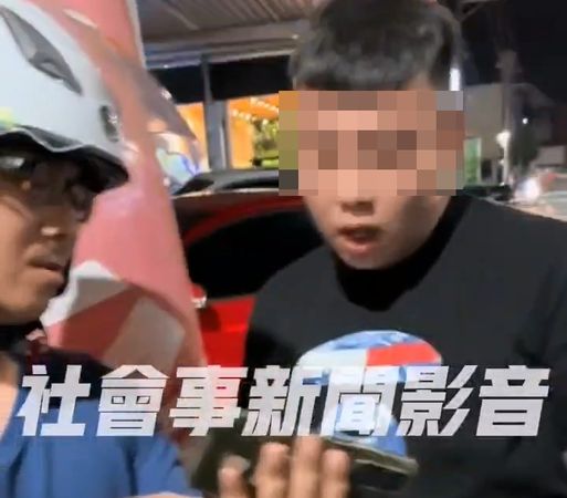 ▲▼2名男子噴漆撒冥紙1個小時後被攔，還嗆辯「我犯什麼罪」，警方表示不配合就拘提。（圖／翻自社會事新聞影音，下同）