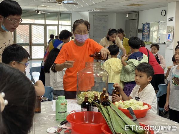 ▲台南市文化局在暑假期間結合社區，舉辦「遊山玩水夏季探索營」，五個梯次共有將近兩百名親子參加。（圖／記者林東良翻攝，下同）