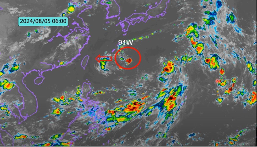 ▲▼日本東南方外海至琉球群島一帶季風大低壓帶活躍，仍有熱帶性低氣壓發展的機率。 （圖／記者蔡亞樺攝）