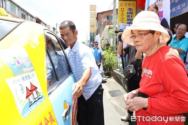 ▲南投縣敬老愛心卡再增鹿谷鄉計程車派遣站。（圖／南投縣政府提供）