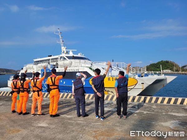 ▲▼凱米颱風來襲，造成東部鐵公路中斷，航港局啟動海運備援機制。（圖／航港局提供）