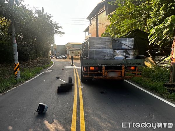 ▲新北五股車禍，20歲騎士遭大貨車輾過。（圖／記者陳以昇翻攝，下同）