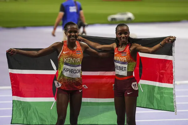 ▲肯亞女將基皮耶貢（Faith Kipyegon）（左）切貝特（Beatrice Chebet）（右）。（圖／達志影像／美聯社）