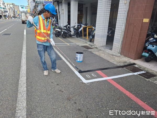 ▲交通局先行檢討中西區路邊停車格長度是否符合標準，並已完成重點路段的格位重新劃設450餘格，將持續擴大辦理便利民眾停車。（圖／記者林東良翻攝，下同）