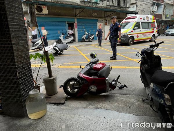 ▲▼板橋民族路巷內2機車互撞             。（圖／記者陳以昇翻攝）