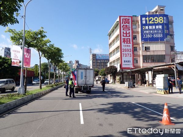 ▲▼小貨車「螃蟹切」撞倒機車騎士，造成他送醫傷重不治             。（圖／記者陳以昇翻攝）