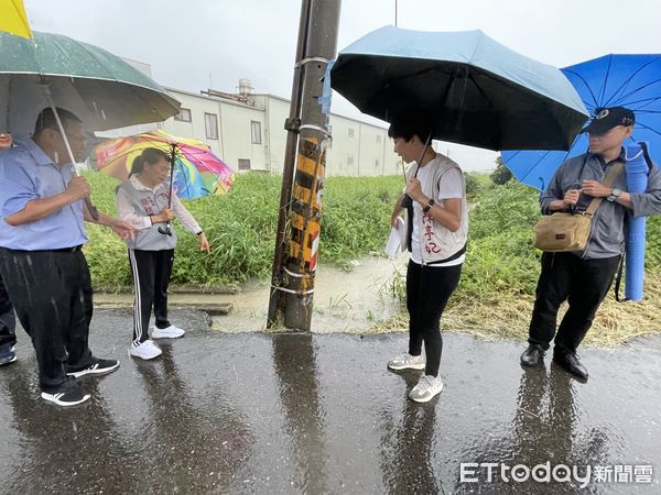 ▲立委陳亭妃，邀請農田水利署嘉南管理處王志誠處長、農田水利建設組邱亭瑋正工程司前往鹽水汫水里、官田隆本里、新市永就里、佳里南勢里與地方里長共同會勘。（圖／記者林東良翻攝，下同）