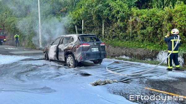 ▲基隆湖海路「火燒車」。（圖／記者郭世賢翻攝）