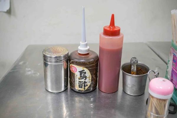 ▲▼台中臭豆腐50年以伯麵線臭豆腐。（圖／部落客美熊提供）