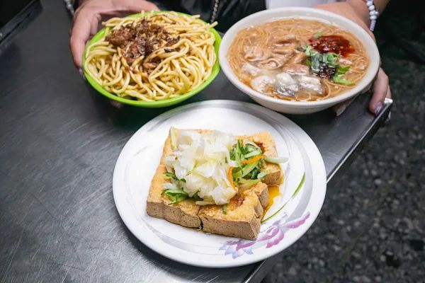 ▲▼台中臭豆腐50年以伯麵線臭豆腐。（圖／部落客美熊提供）