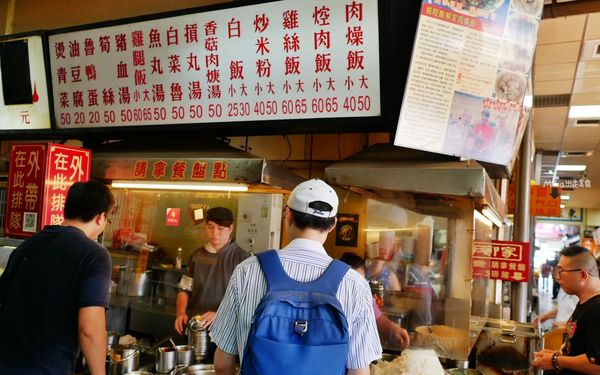 ▲▼柳家肉燥飯是真的很傳統古早味，肥肉偏多，燉煮到軟嫩入口即化，滿滿膠質。（圖／部落客Mika授權提供，勿擅自翻攝）