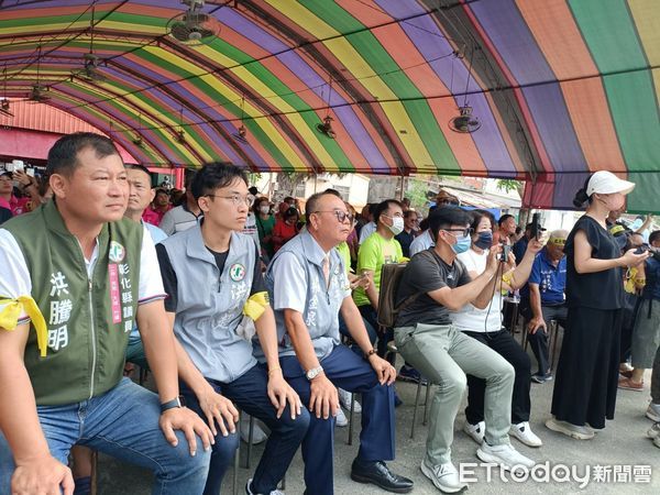 ▲超過2千芳苑鄉民抗議政府帶頭滅村。（圖／記者唐詠絮攝）