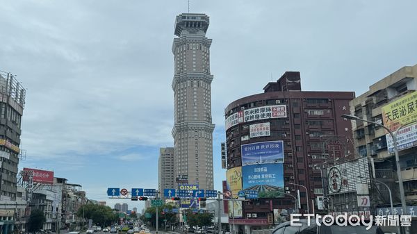 ▲▼50層樓,高雄,拍賣,欠稅             。（圖／記者張雅雲攝）