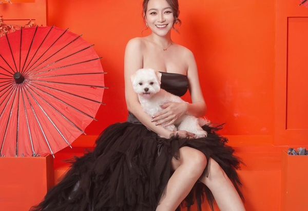 ▲李妍瑾直播被發現露逼線。（圖／翻攝臉書）