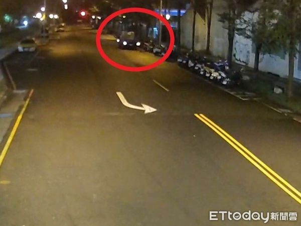 ▲▼自小客車撞毀路邊3輛機車裝沒事離開，警方揪出肇逃者最高罰3千元。（圖／警方提供，下同）