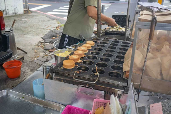 ▲▼台南一品德雞蛋糕，聽障夫婦下午茶經營30多年，雞蛋糕車輪餅蔥肉餅一次購足。（圖／美熊提供）