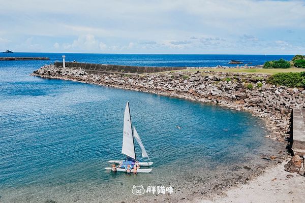 ▲▼彷彿秒飛峇里島，宜蘭豆腐岬海水浴場旁，超美海景咖啡廳。（圖／部落客胖貓咪提供）