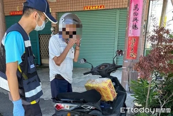 ▲里港警分局九如分駐所警員王淑燕救助張男           。（圖／記者陳崑福翻攝）